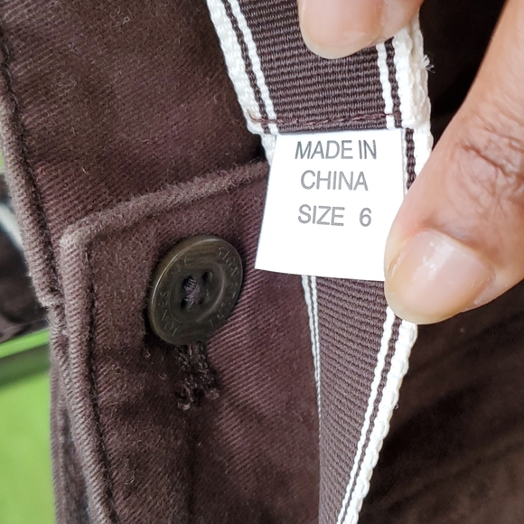 5/$25 - 2 pair belted shorts, size 6. - Picture 3 of 14